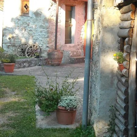 Casale Dorando Couette-café Barga